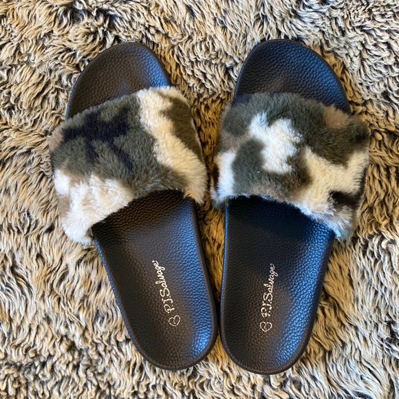 camo fur slides